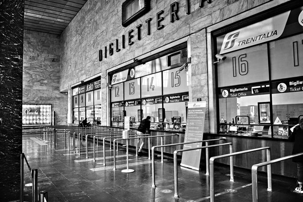 How to pack efficiently for a multi-day camping trip in the countryside?