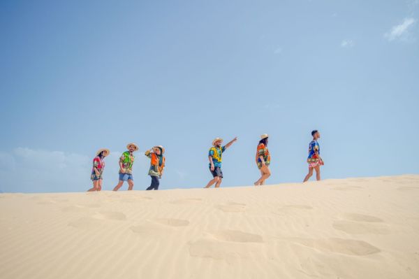 What are the top tips for finding budget-friendly group travel options in the UK?